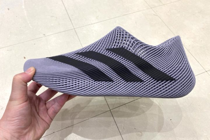 【SF級の衝撃的スニーカー爆誕】アディダス「CLIMACOOL4D」をエディターが試し履き。まるで裸足、でも圧倒的に近未来