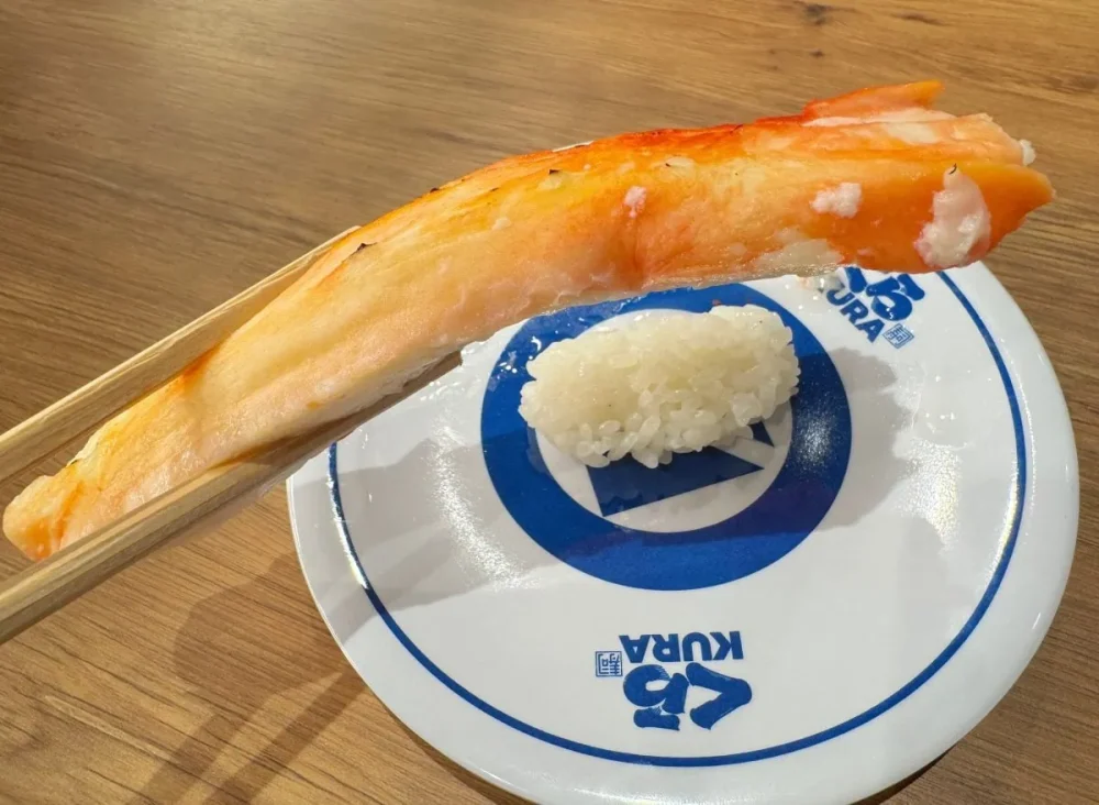 第1位　「大阪万博の“くら寿司”に行ってみた」史上最長の回転ベルト、世界70か国の料理…驚きとワクワクがハンパない『くら寿司 大阪・関西万博店』最速レポ