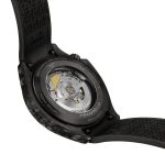 ストラップには交換可能なインターチェンジャブルシステムを採用