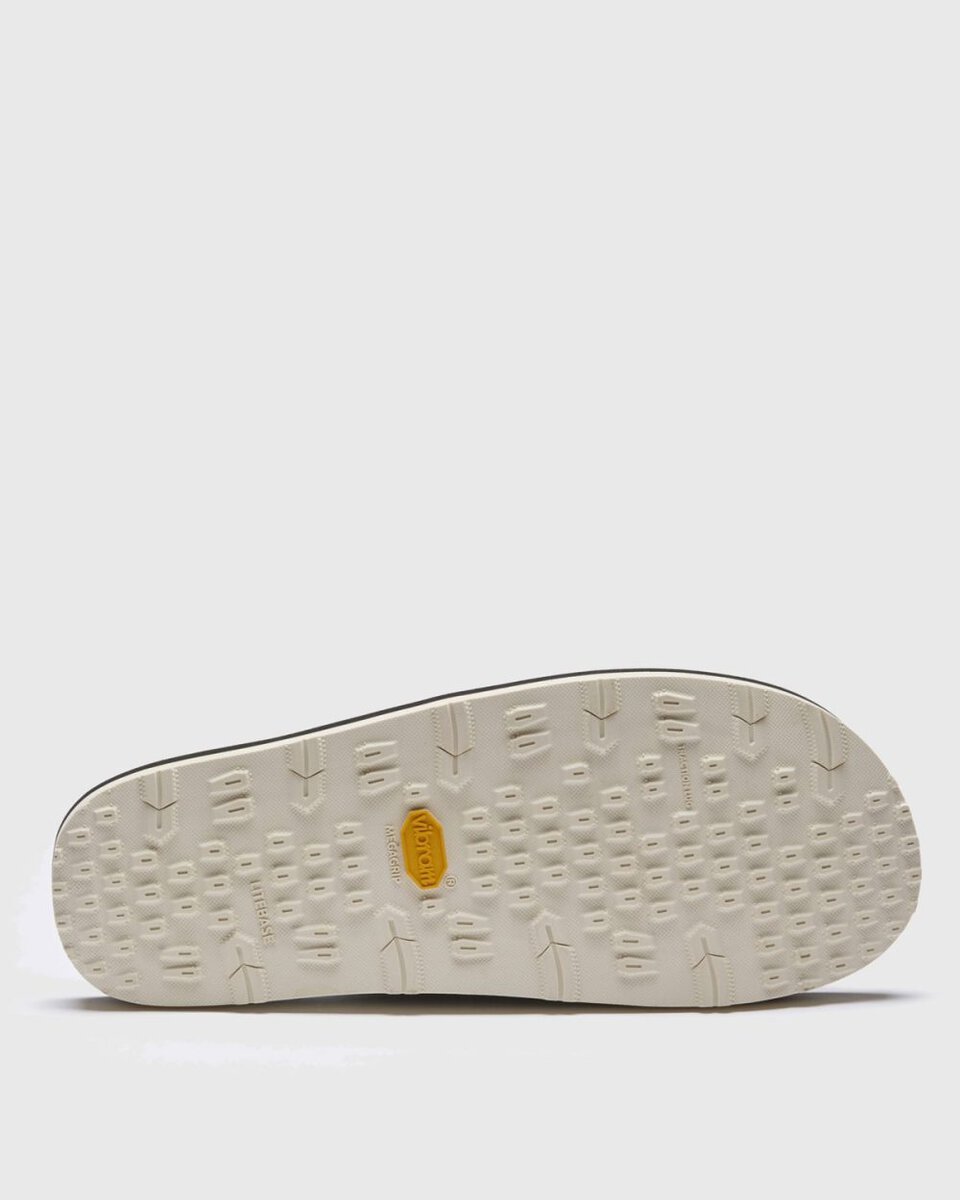 アウトソールには、オリジナルの「Vibram LIGHTBASE」を採用