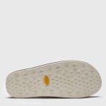 アウトソールには、オリジナルの「Vibram LIGHTBASE」を採用