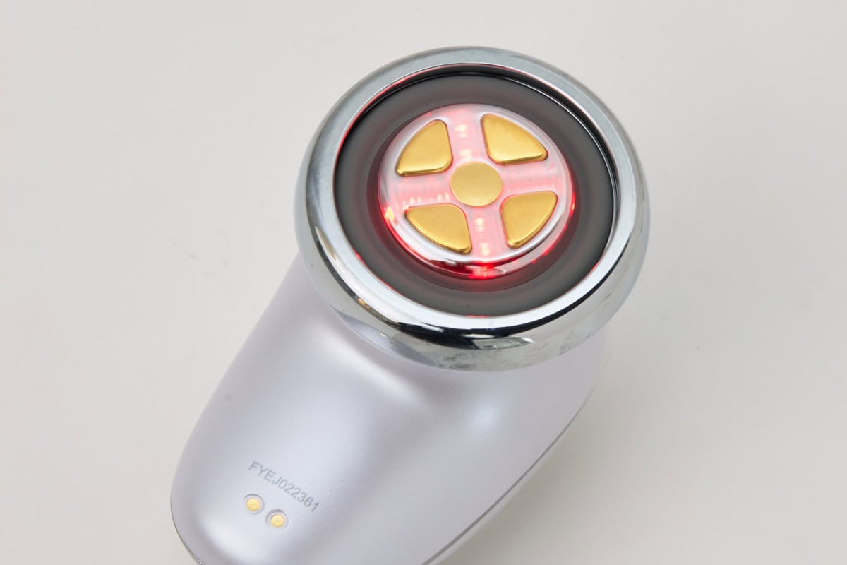 LEDは赤色と青色を搭載