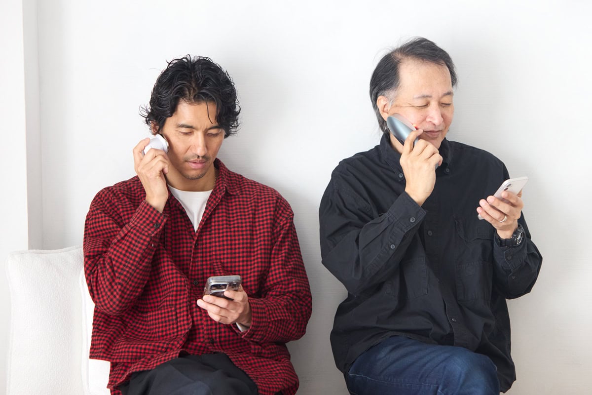 スマホを手に“ながらケア”が可能