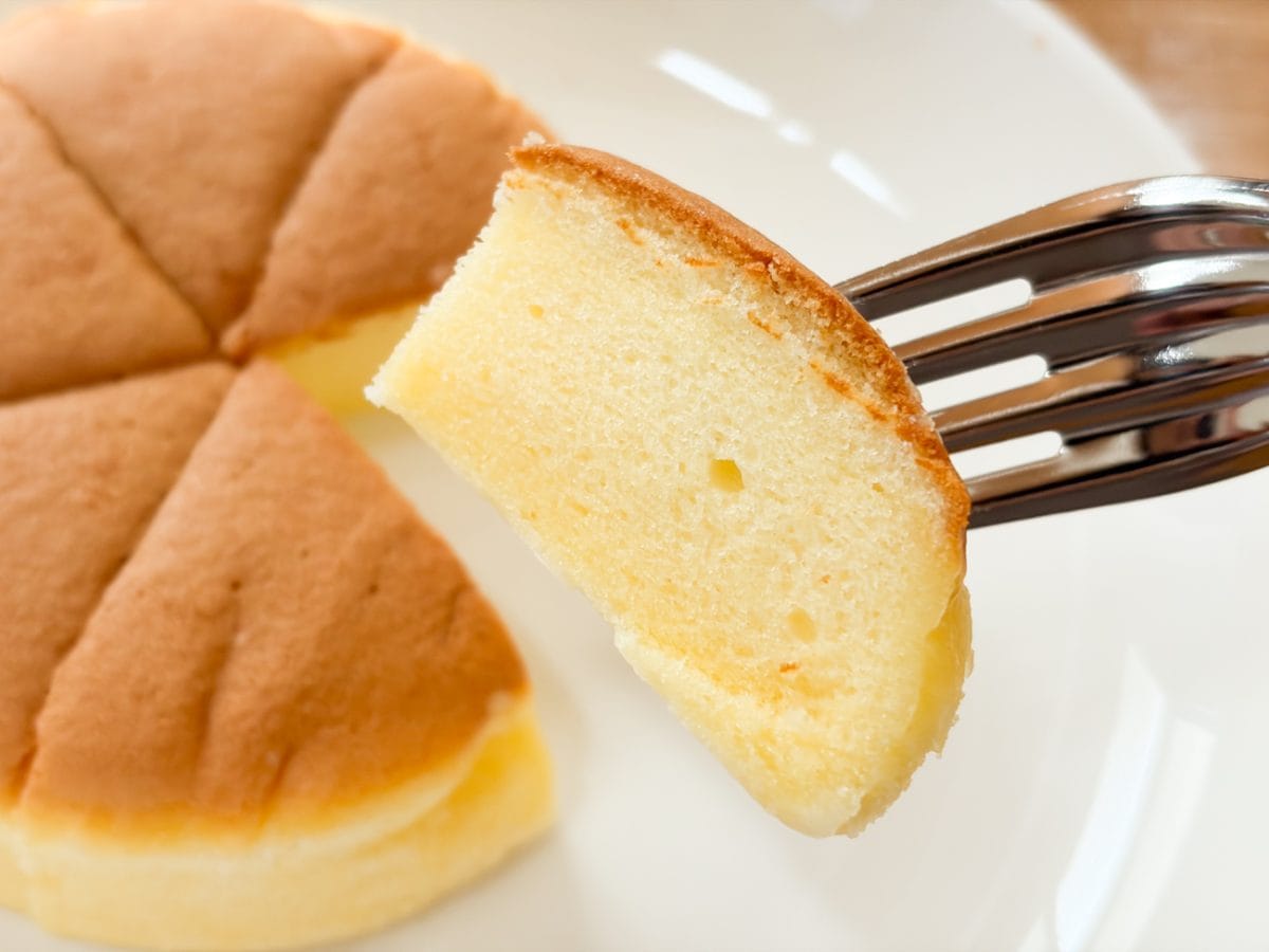 生地はプルプルでフワっと柔らかく、口当たりがとっても優しい! しっとり感もあって、口の中でとろけるようです