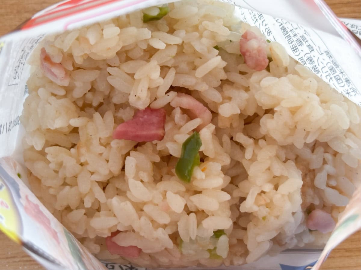 「喫茶店のバターピラフ」は具材が多めで、いかにもおいしそうです