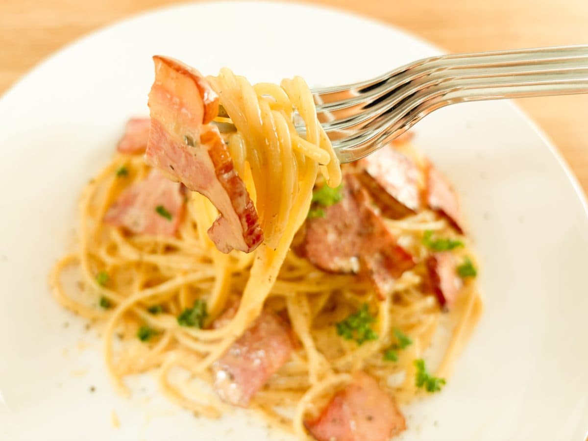 ベーコンに厚みがあるから、しっかりとした噛みごたえで、噛めば噛むほど豚肉のうまみが口中に広がるのです