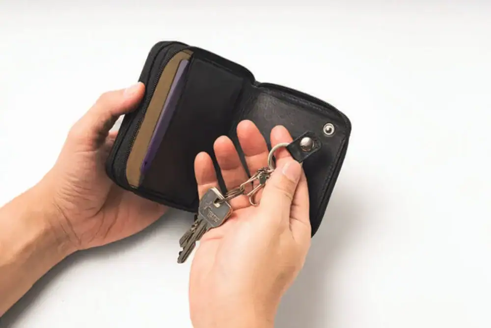 第1位 【収納力が異常】カード21枚からスマホまで!身軽に動きたい大人のための“新時代”ウォレット4選を徹底解説