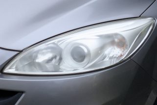 【車検に落ちる!?】ヘッドライトの曇りに要注意！迫り来る「ロービーム検査」完全移行の落とし穴を自動車ジャーナリストが解説