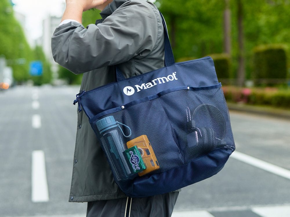 MonoMax6月号特別付録  マーモット 保冷機能付きBIGトートバッグ  サイズ（約）：高さ36×幅47（上部）／33（底部）×マチ14cm［最大］　耐荷重：約10kg