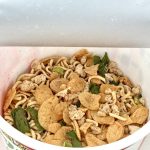 サンヨー食品 サッポロ一番 しょうゆ味 リュウジ監修 世界で一つの爆旨にんにく／リュウジ氏は自身のサイト「バズレシピ.com」内の「真夜中のサッポロ一番」でサッポロ一番を使ったアレンジレシピが大ヒット