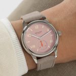 ノモス グラスヒュッテ「クラブキャンパス」各￥286,000／手巻／36.0㎜径／パワーリザーブは53時間／10気圧防水