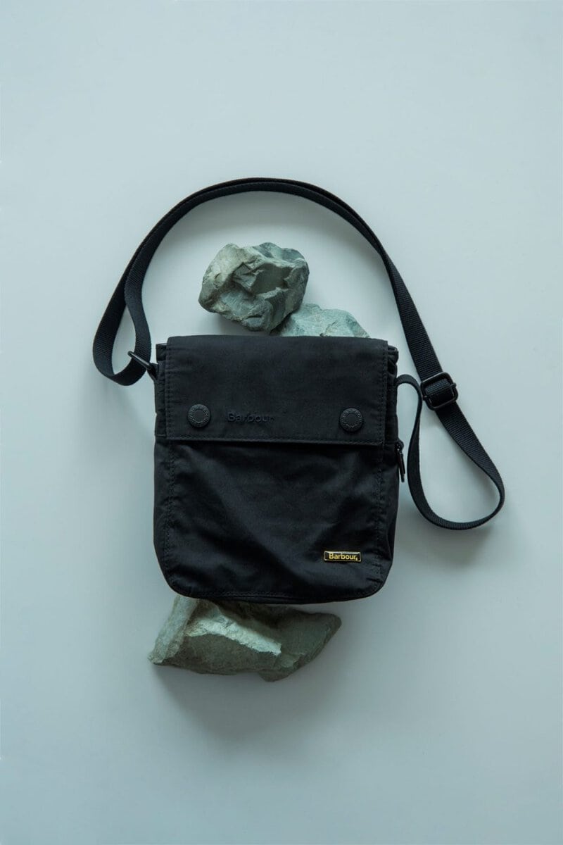 バブアー for アダム エ ロぺ「EX TRANSPORT CROSSBODY BAG」￥13,200／W17×H20×D4.5㎝／200ｇ