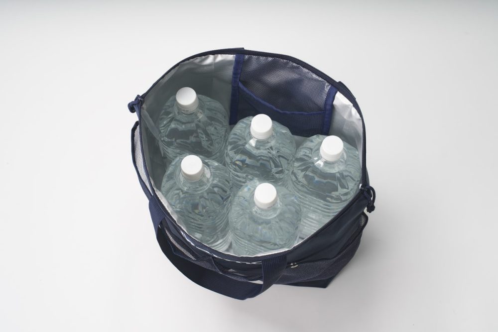 2Lのペットボトルが5本入るサイズ