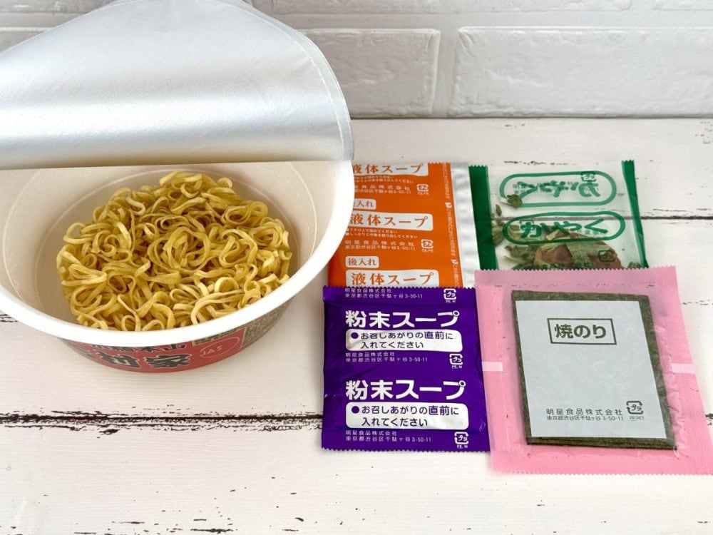 ローソン×明星食品 横浜家系総本山 吉村家 豚骨醤油ラーメン／結論から申し上げると家系ラーメンファンにはたまらない一杯