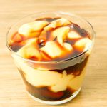 キャラメルソースが隙間に溶け込んでいき、なかなか幻想的な仕上がりですよね