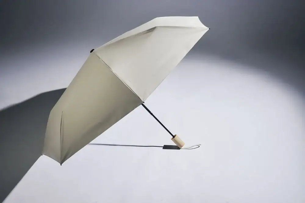第3位 【ユニクロの“移動できる日陰”】日傘男子を定着させる!?「2,990円の晴雨兼用傘」は猛暑を生き抜くサバイバルギアだ!/No.1モノ雑誌編集長のお墨付き『コレ買いです』