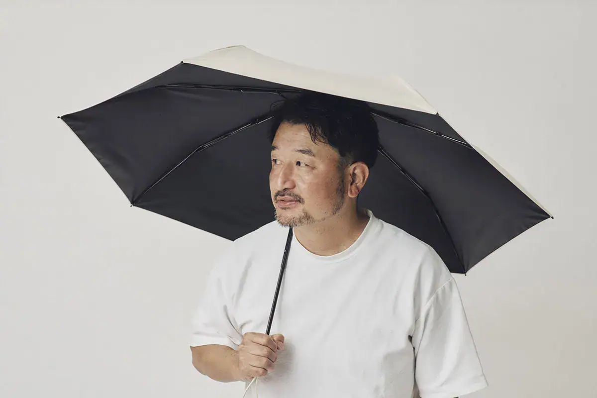 第3位 【ユニクロの“移動できる日陰”】日傘男子を定着させる!?「2,990円の晴雨兼用傘」は猛暑を生き抜くサバイバルギアだ!/No.1モノ雑誌編集長のお墨付き『コレ買いです』
