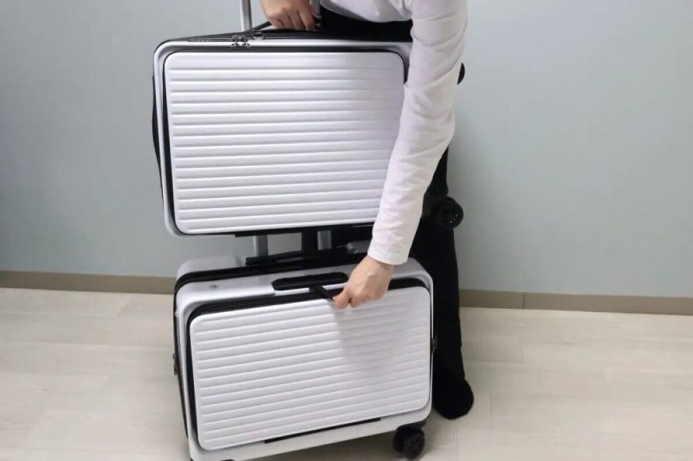 第1位 【ドンキの神発想】機内持ち込みNG⇒「2つに割ればいいじゃん!」磁石で合体!?“革命的スーツケース”が便利すぎてヤバかった!徹底レビュー