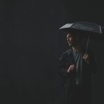 【ゲリラ豪雨をオシャレにいなせ】重量約210g！　レインブランドのHUS.とブリーフィングのコラボ傘に大注目！