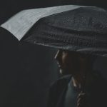 【ゲリラ豪雨をオシャレにいなせ】重量約200ｇ！　レインブランドのHUS.とブリーフィングのコラボ傘に大注目！