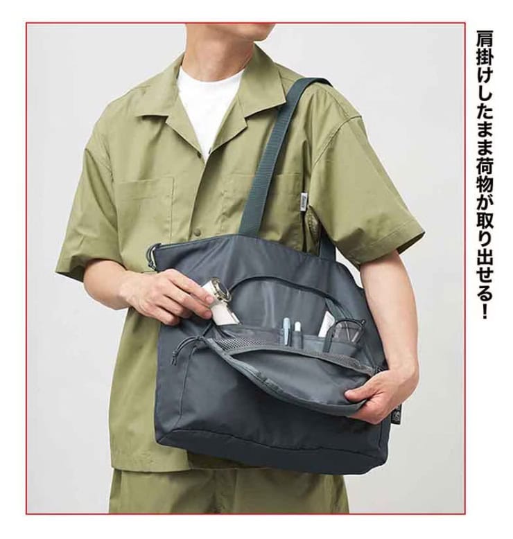 MonoMax8月号通常号 特別付録は「コールマン 多機能ポケット付きトートバッグ」! 肩掛けしたままでも前面ポケットに入れた荷物が出し入れしやすい