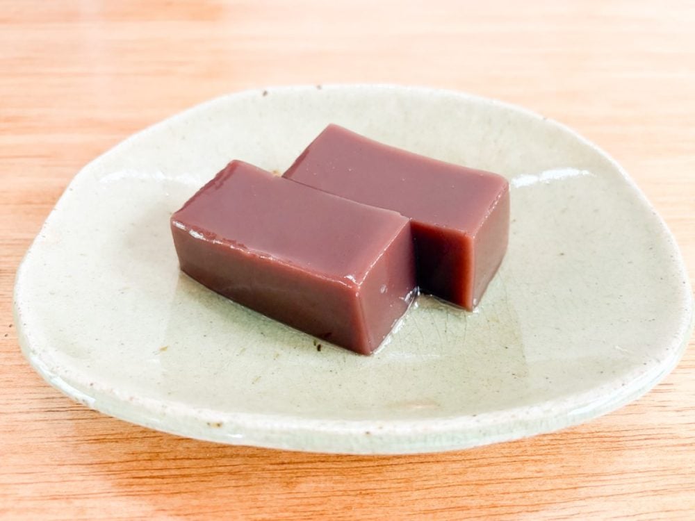 子どものころに毎年食べていた、お中元の缶入り水羊羹を思い出して懐かしくなりました