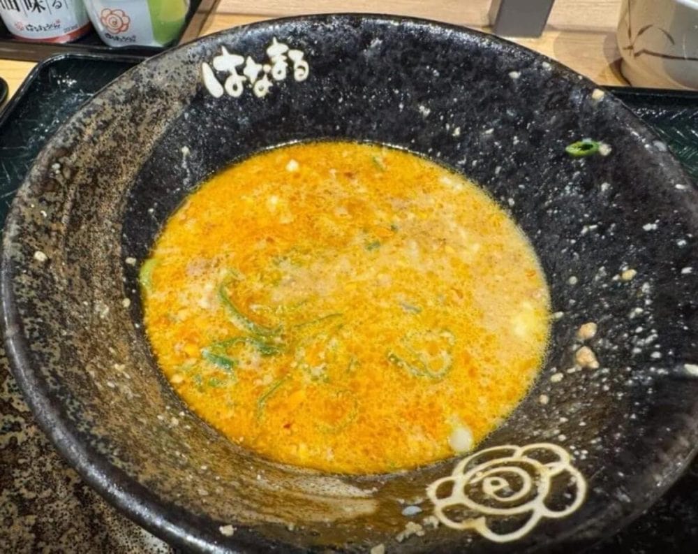 第1位　【マジで麺が見えない…デカ盛り】はなまるうどん史上最強ギルティ！2,000kcal超え「爆担々」と肉特化型店“肉まみれ”がヤバかった…グルメライターが徹底実食