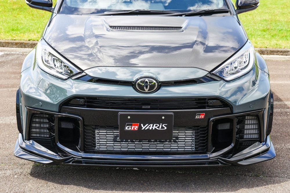 エアロの多くはカーボン製。限定車ならではの贅沢な装備だ