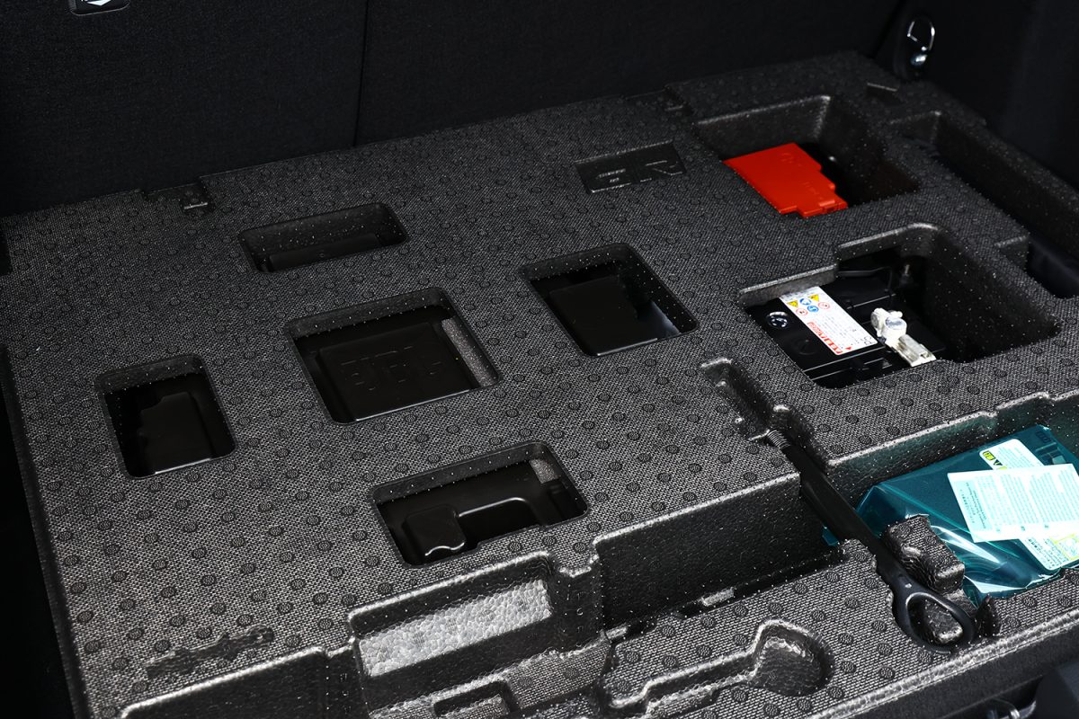 【この進化、もはや別格】スーパー耐久で鍛え抜かれた新型「トヨタ GRカローラ」25式後期に試乗！圧倒的な走りと意外な実用性をプロが徹底レポート