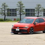 レーシングドライバーの木下隆之氏による参加者を乗せての同乗走行が行われた