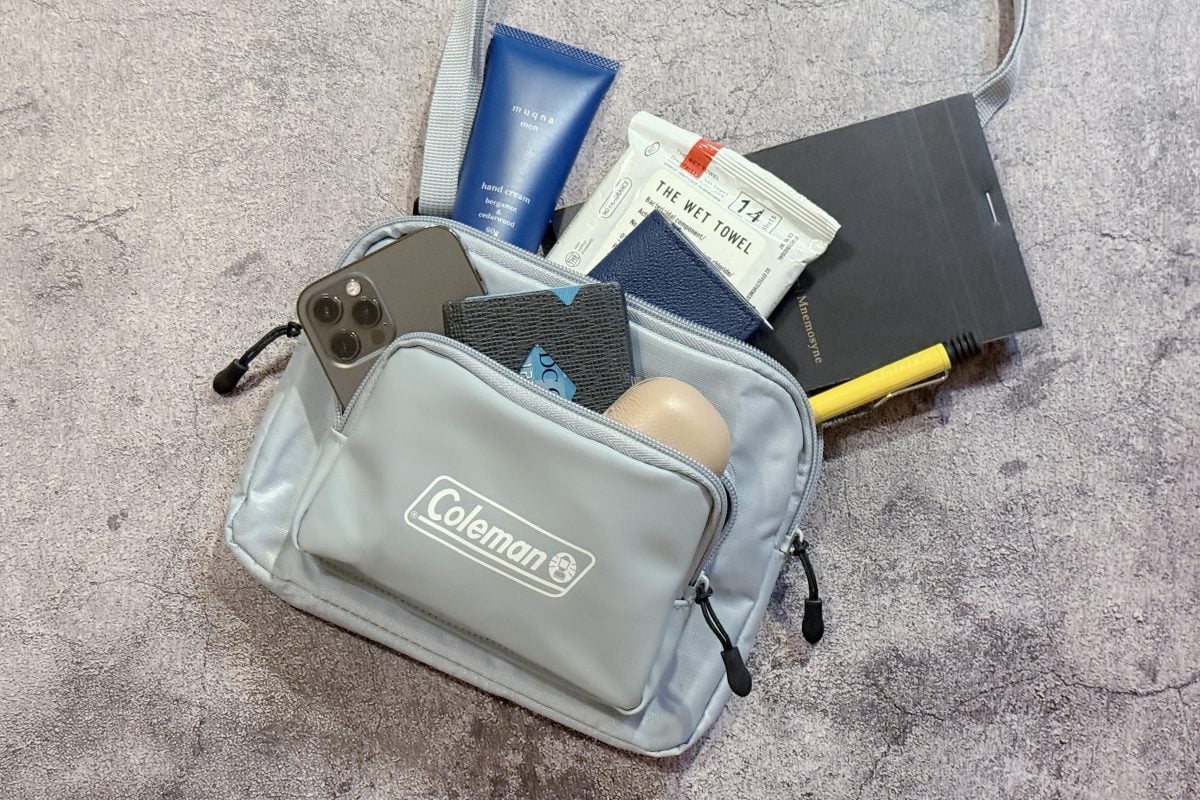 バッグ、使用頻度は極めて少なかったです。 雨の日でも中身は無傷。スリムに見えて拡張できる“通勤効率化