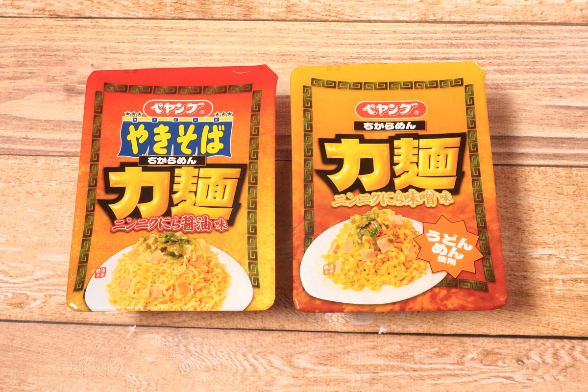 「ペヤング 力麺ニンニクにら醤油味やきそば」
「ペヤング 力麺ニンニクにら味噌味うどん」
各¥236(税別)