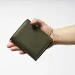 第1位 【手ぶら派に最強】ワークマン「980円でこの収納力」まるで本革“究極の高見えコンパクト財布”2型をスタイリストが徹底解説