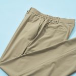 この時期のビジネスシーンを救う万能パンツ