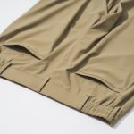 バックにもスナップボタン式のポケットが2つあり、使いやすい