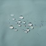 外出時の急な小雨程度なら問題なく弾いてくれる