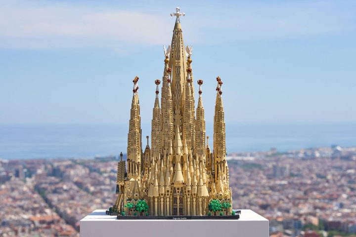 【約13万円、1万2060ピース】レゴ®︎史上もっとも複雑な「アーキテクチャーサグラダ・ファミリア」が降臨!天才的建築美を指先で体感せよ