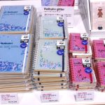 ロルバーン ポケット付メモ グリッター」は先行発売と文具女子博限定デザインの2種類