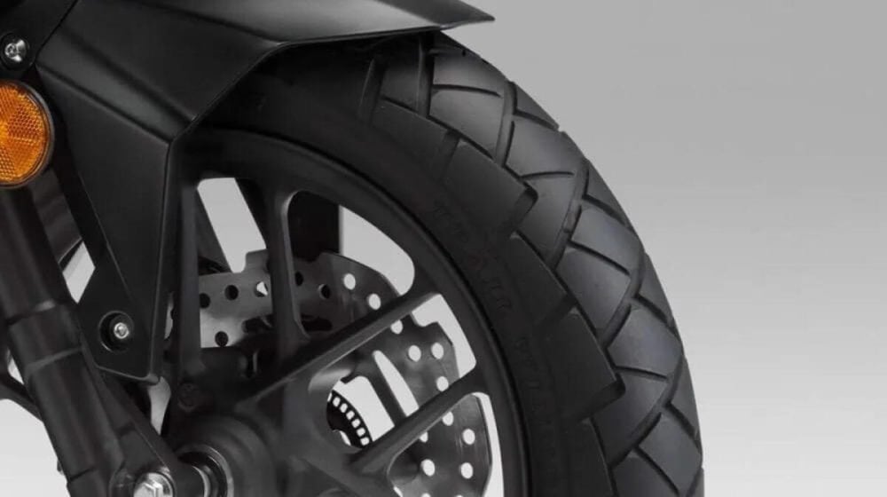 第2位　【最強の軽二輪スクーター】ホンダ「ADV160」2026年版はここが進化した！街乗りからツーリングまでこなす最新モデルを徹底解説