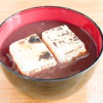餅を焼いて浮かべれば、おしるこの完成です!