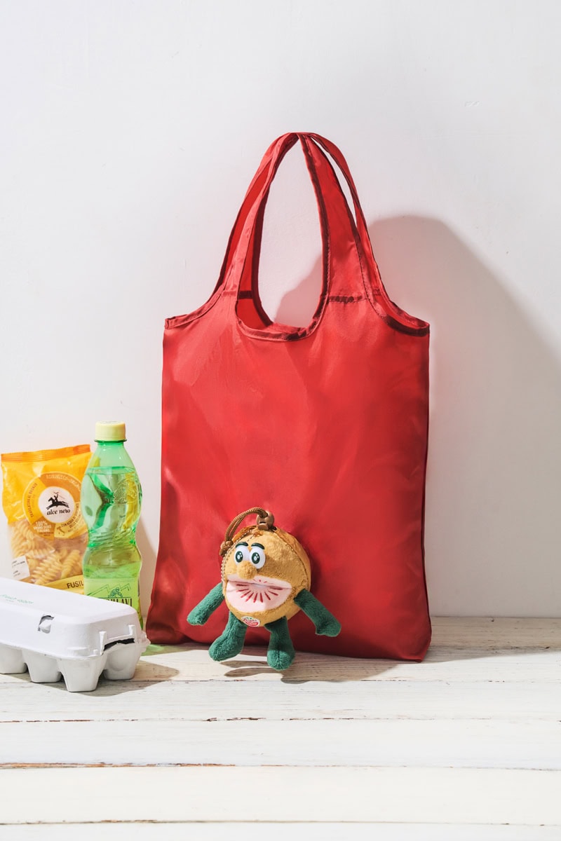 InRed7月号特別付録 ゼスプリ ルビーレッドキウイモチーフの「キウイブラザーズ レッドのぬいぐるみエコバッグ」