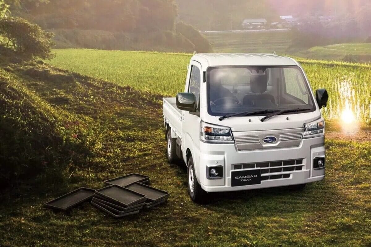 港区で「フツーの国産車」は買えない!? 驚愕の事実が発覚、スバルの軽