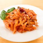 デュラムセモリナ粉を使用したこのペンネ、1食100gの乾麺を使用すると1人前のパスタとしてちょうどいい量