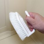 ニトリ ゴムの力で汚れを落とすバスブラシ(ホワイト)