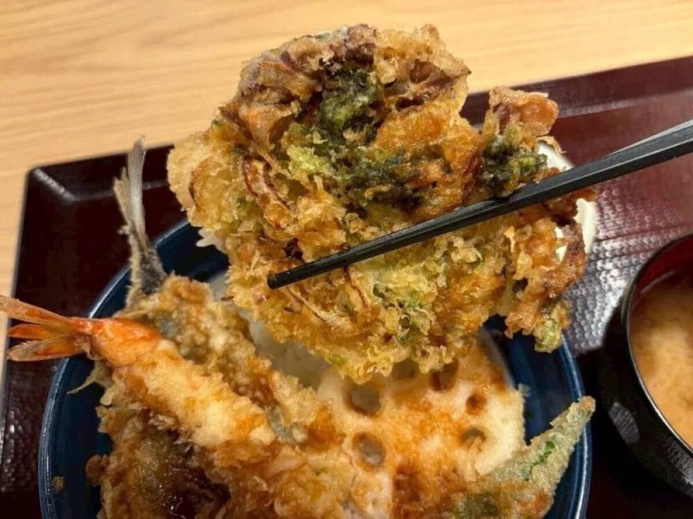 第2位　【1000円ちょいで国産素材てんこ盛り】ほたるいか＆鯵の贅沢な旨み…「てんや」初夏限定天丼を食べ比べ！気になる単品天ぷらも!?