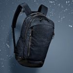 【雨具に匹敵するオンオフ兼用リュック】エース「ラグマスター2」の新色はビジカジとの親和性が高いネイビー!