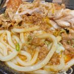 第1位　【マジで麺が見えない…デカ盛り】はなまるうどん史上最強ギルティ！2,000kcal超え「爆担々」と肉特化型店“肉まみれ”がヤバかった…グルメライターが徹底実食