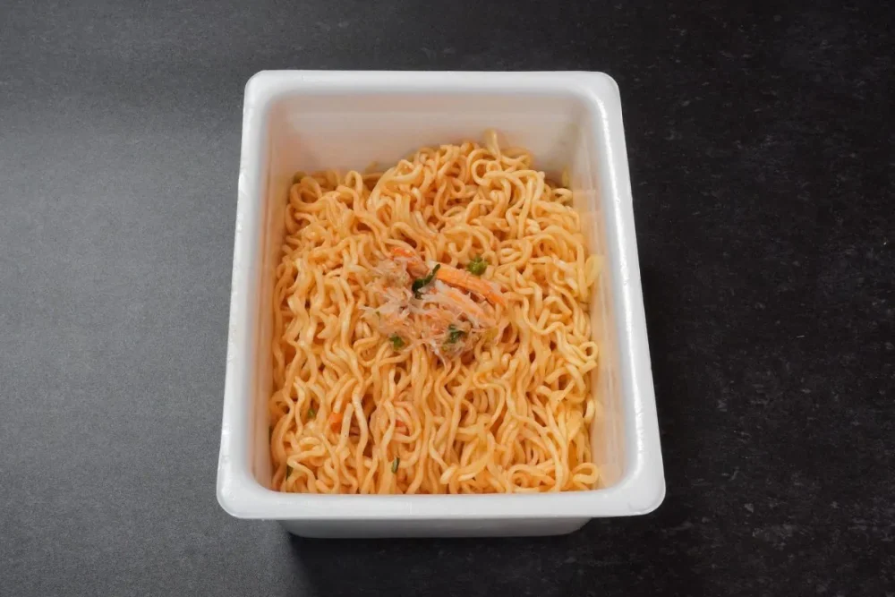 第1位　「このカップ焼きそば、ガチで激うまだった」4月に調査した“エビ・カニ味がたまらないカップ麺”ベスト3杯【1位は最後まで飽きない贅沢すぎるペヤング】