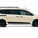 全長4.91ⅿはアルファードや今度出る日産エルグランドより短く全幅1.86ⅿと全高1.81ｍはほとんど一緒