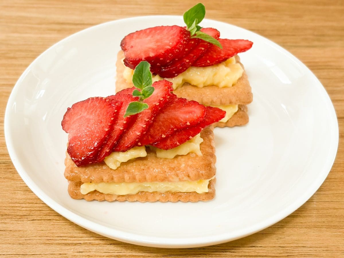 クラッカーにトッピングすれば、まるでパティシエが作ったような仕上がりに！